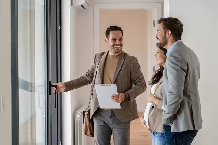 How a Mortgage Broker in Richmond Can Save You Time and Money